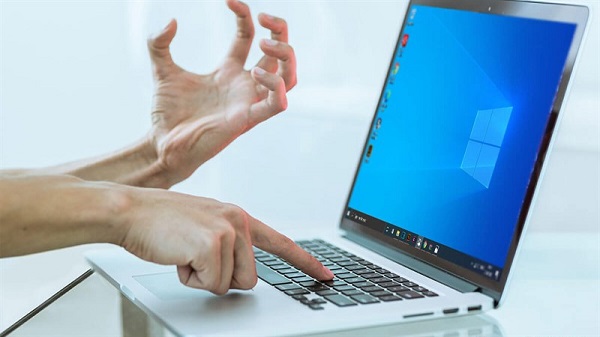 Nguyên nhân khiến máy tính bị đơ màn hình không thể tắt được