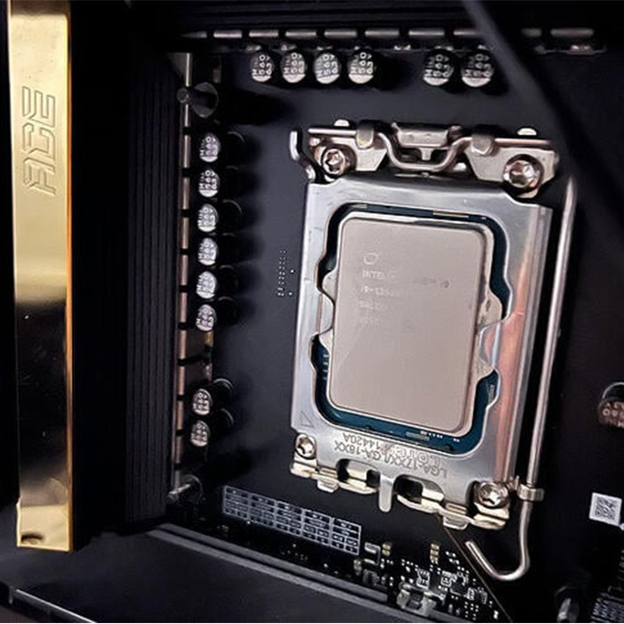 Chip cao cấp của Intel cạnh tranh với bộ xử lý trên Zen của AMD